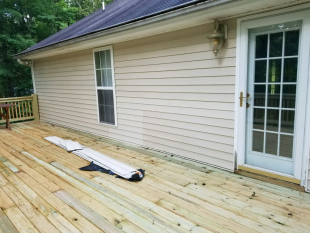 Deck rebuilt by Gonzalez Landscaping and Home Improvement